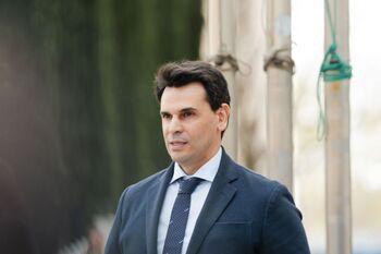 Procesan al novio de Ayuso por fraude fiscal y falsificación