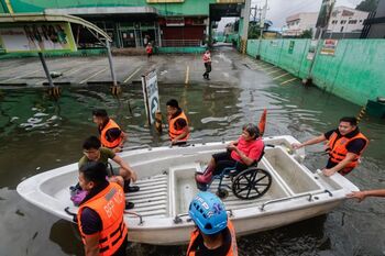 Dos muertos y un millón de filipinos evacuados por 'Fung-wong'