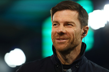 Xabi Alonso firma su contrato con el Real Madrid hasta 2028