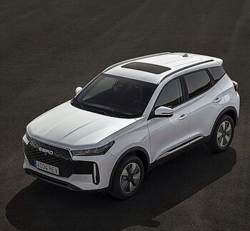 Ebro pone a la venta el SUV Híbrido S400