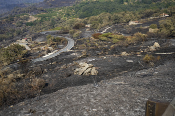Estabilizan el incendio de Jarilla tras arrasar 17.300 hectáreas