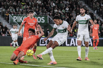 Oyarzabal rescata a la Real Sociedad en Elche