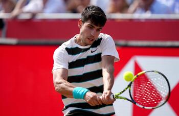 Alcaraz se supera en Queen's ante un gran Munar