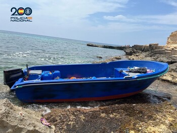 Rescatadas 23 personas a bordo de una patera al sur de Mallorca