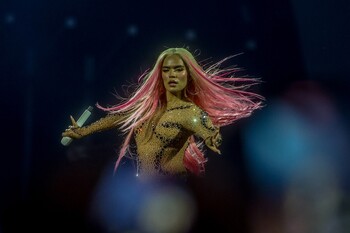 'Tropicoqueta', el homenaje de Karol G a sus raíces latinas