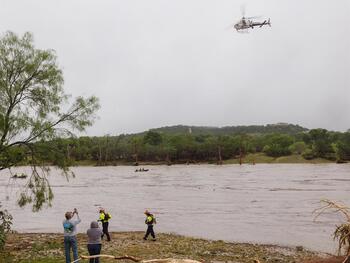 Suben a más de 90 los muertos por las inundaciones en Texas