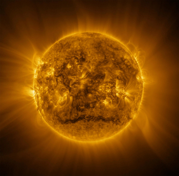 Una tormenta solar golpea hoy el campo magnético de la Tierra