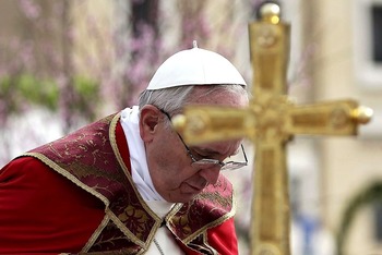 Las campanas doblan por el Santo Padre