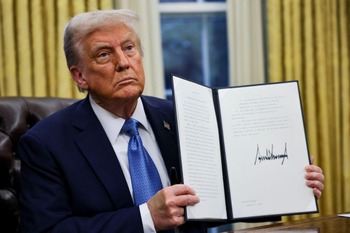 Trump firma la imposición de aranceles a México, Canadá y China