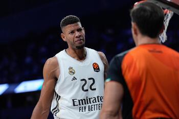 El Real Madrid sufre a Lonnie Walker en Belgrado
