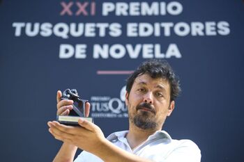 Francisco Serrano gana el Premio Tusquets