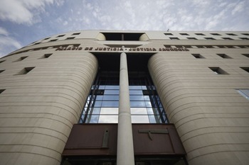 Rebajan de 15 a 14 años la pena a dos condenados de La Manada