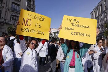 Miles de médicos piden por toda España un estatuto propio