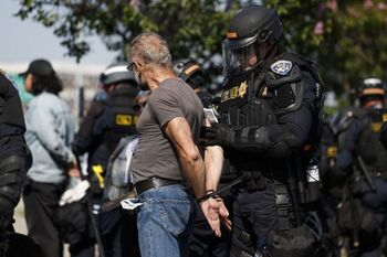 Decretan el toque de queda en el centro de Los Ángeles