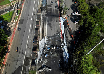 Al menos dos muertos por el impacto de una avioneta en Brasil
