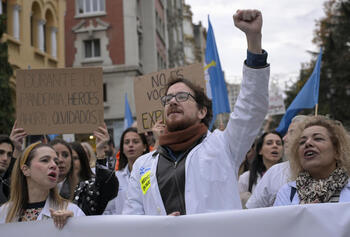 Sindicatos médicos acusan a Sanidad de 