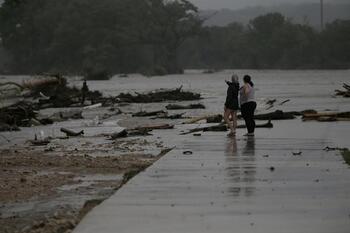 Las inundaciones en Texas dejan ya 58 muertos