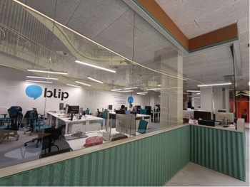 Blip lanza una IA adaptada a cada empresa