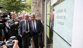 Finaliza sin acuerdo el encuentro entre el emérito y Revilla
