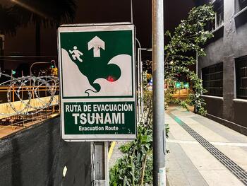 Chile mantiene trece de 16 regiones en alerta por tsunami