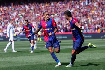El Barça acaricia la liga tras un Clásico loco