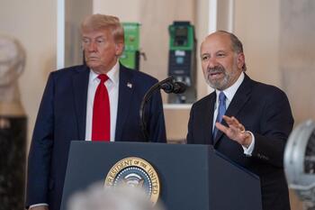 Trump anuncia un arancel del 10% a países alineados con BRICS