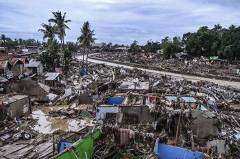 Suben a 92 los muertos por el paso de 'Kalmaegi' por Filipinas