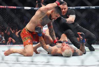 Topuria, campeón ligero de la UFC por nocaut a Oliveira