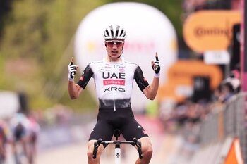 Colosal estreno de Ayuso en el primer test de montaña del Giro