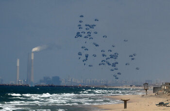 Israel readmite los lanzamientos aéreos de ayuda a Gaza