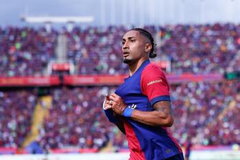Raphinha renueva con el FC Barcelona hasta 2028