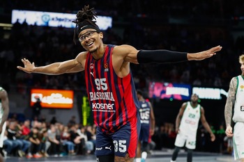 El Baskonia derrota con dudas a un Maccabi en horas bajas