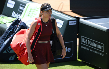 Badosa se retira lesionada en los cuartos de final de Berlín