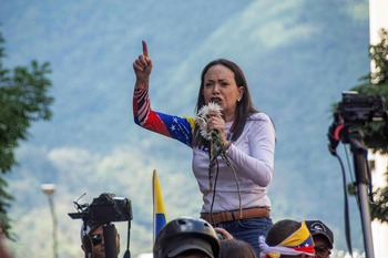 María Corina denuncia que están intentando asaltar su casa
