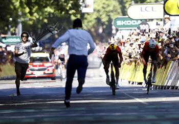 Abrahamsen culmina su escapada en la undécima etapa del Tour