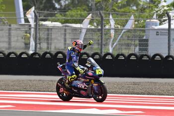 Moreira vence en Portimão y vislumbra el título de Moto2