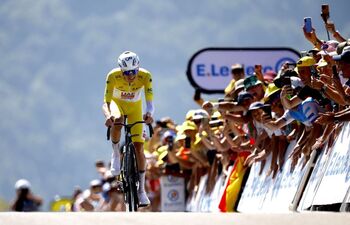 Pogacar completa su enésima exhibición en la cronoescalada