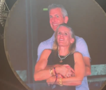 Astronomer suspende al CEO pillado por la kiss-cam de Coldplay