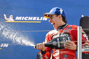 Marc Márquez amplía territorio en Hungría