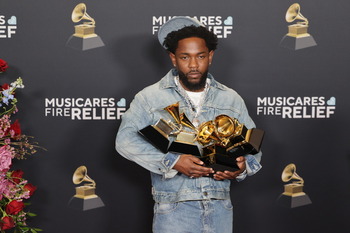 Kendrick Lamar se impone en los Grammy con cinco premios