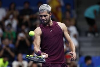 Alcaraz, a una final para terminar 2025 como número uno