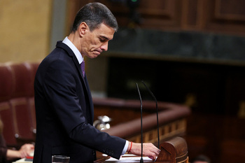 Sánchez admite que barajó dimitir, pero 'no tirará la toalla'