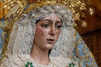 División cofrade por la restauración de la Macarena