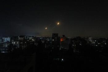Irán lanza alrededor de 200 misiles contra Israel
