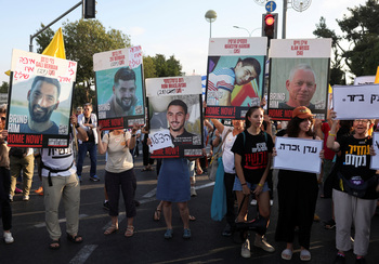 Las calles de Israel protestan para exigir un alto el fuego