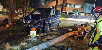 Cayetano Rivera sufre un accidente y choca contra una palmera