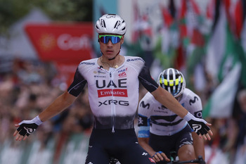 Juan Ayuso se apunta la segunda victoria en Corrales de Buelna