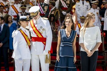 Leonor se despide de Marín con honores y arropada por el Rey