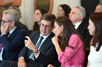 Letizia, cautivadora con un total look rosa