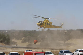 Estabilizan el fuego de Castillejos y regresan los evacuados